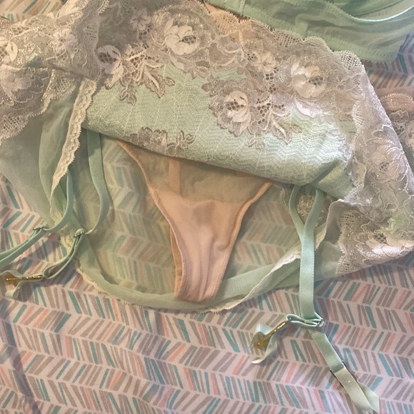 Crystal and lace VS set BNWT - Picture 4 of 7